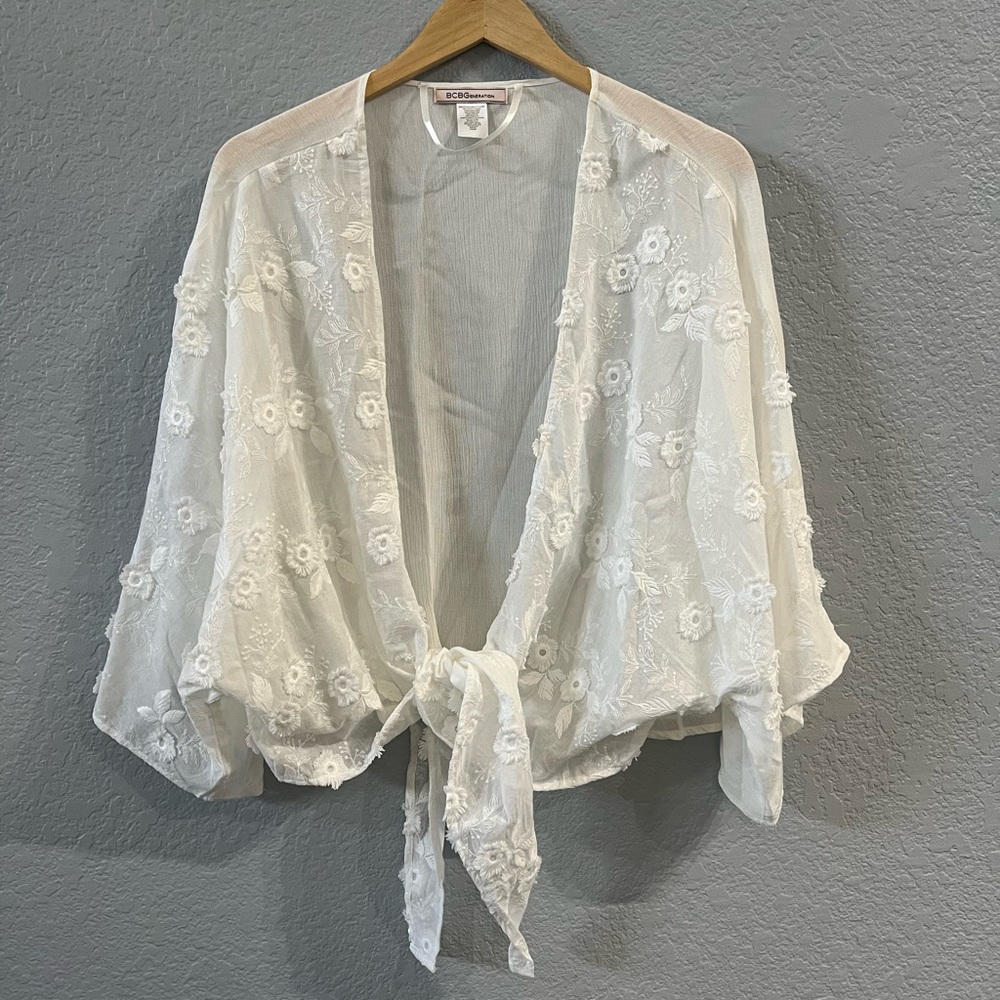 BCBGeneration White Floral Kimono